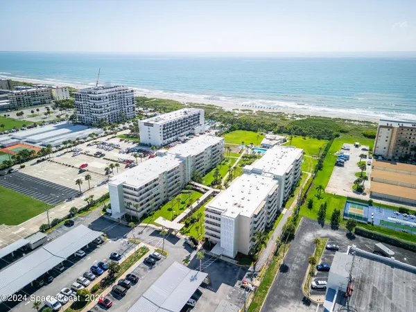 $2,100 | 2020 North Atlantic Avenue, Unit 209, Cocoa Beach, FL 32931