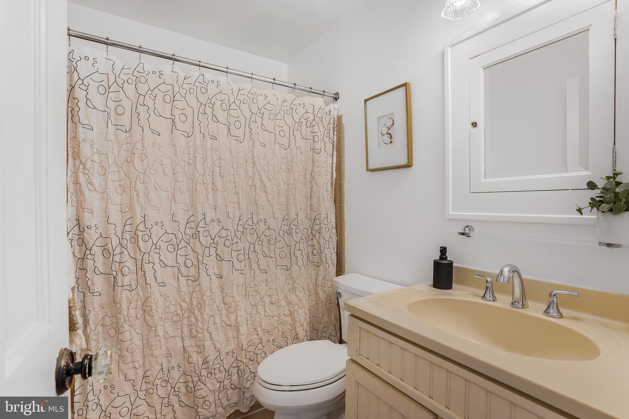 1218 Kensington Road McLean, VA 22101 - Photo 16 of 48 Second Bathroom