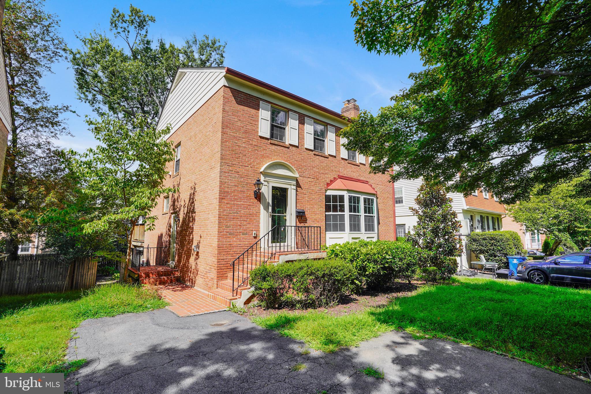 1218 Kensington Road McLean, VA 22101 - Photo 2 of 48