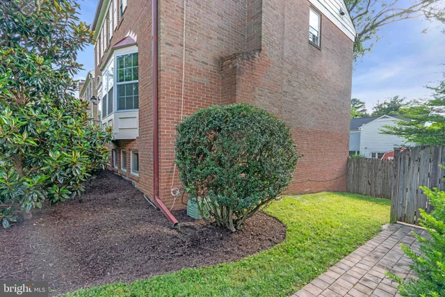 $1,300,000 | 1218 Kensington Road, McLean, VA 22101