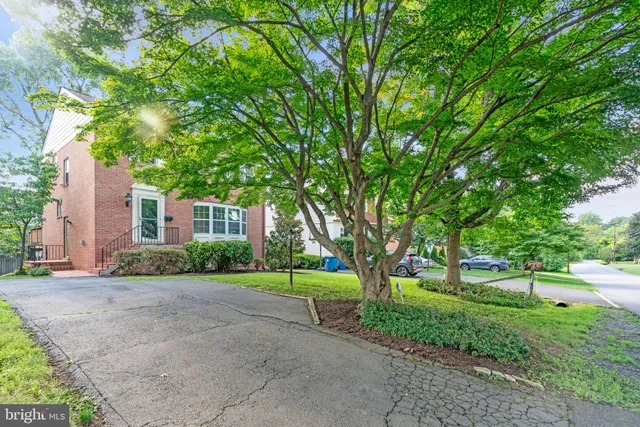 $1,300,000 | 1218 Kensington Road, McLean, VA 22101