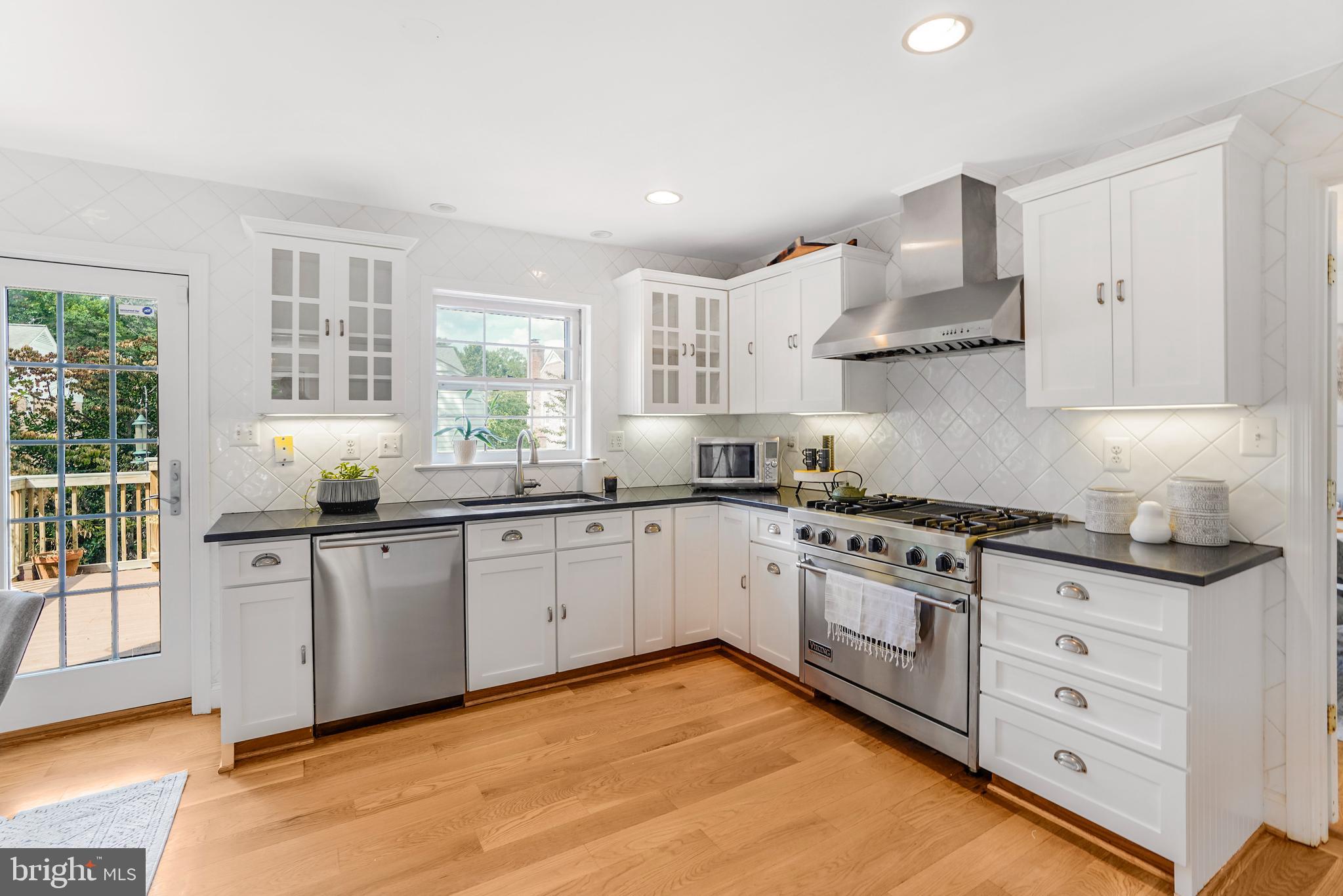 1218 Kensington Road McLean, VA 22101 - Photo 7 of 48