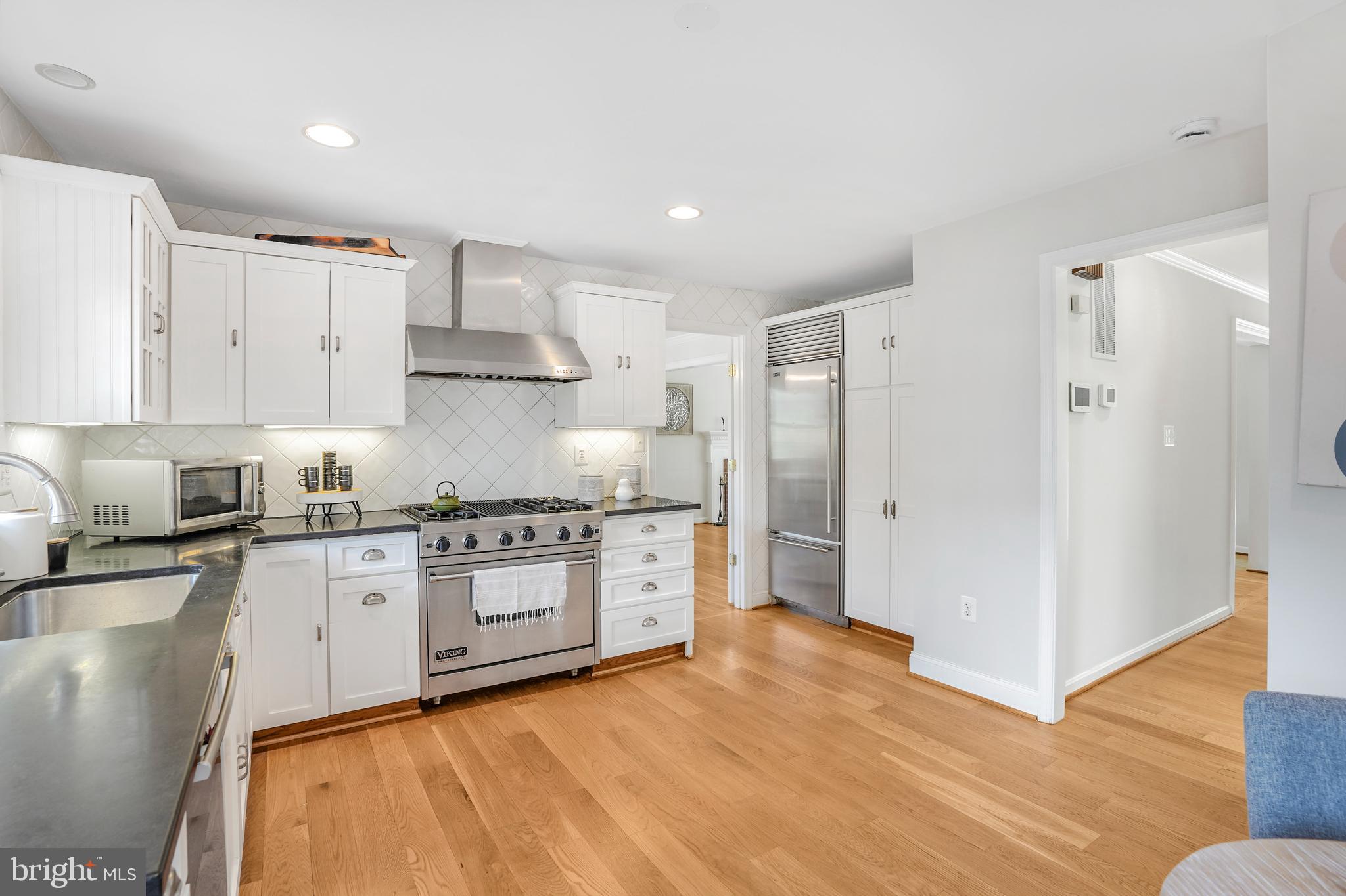 1218 Kensington Road McLean, VA 22101 - Photo 10 of 48