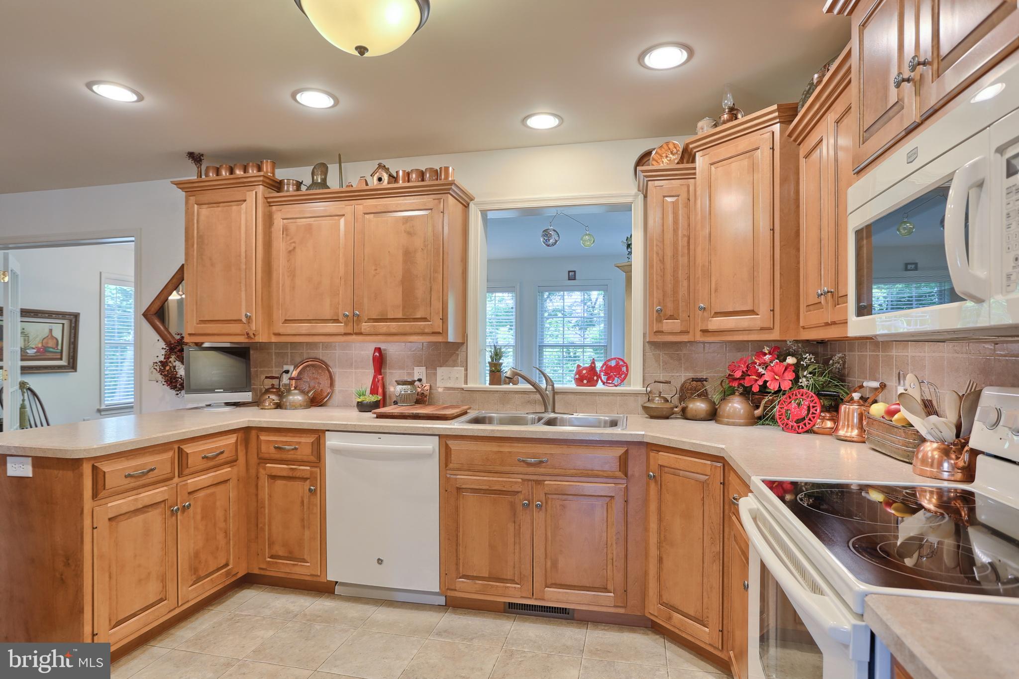 1508 Rolling Meadow Road Lebanon, PA 17046 - Photo 13 of 48 Kitchen with tile back splash , pass thru to SR