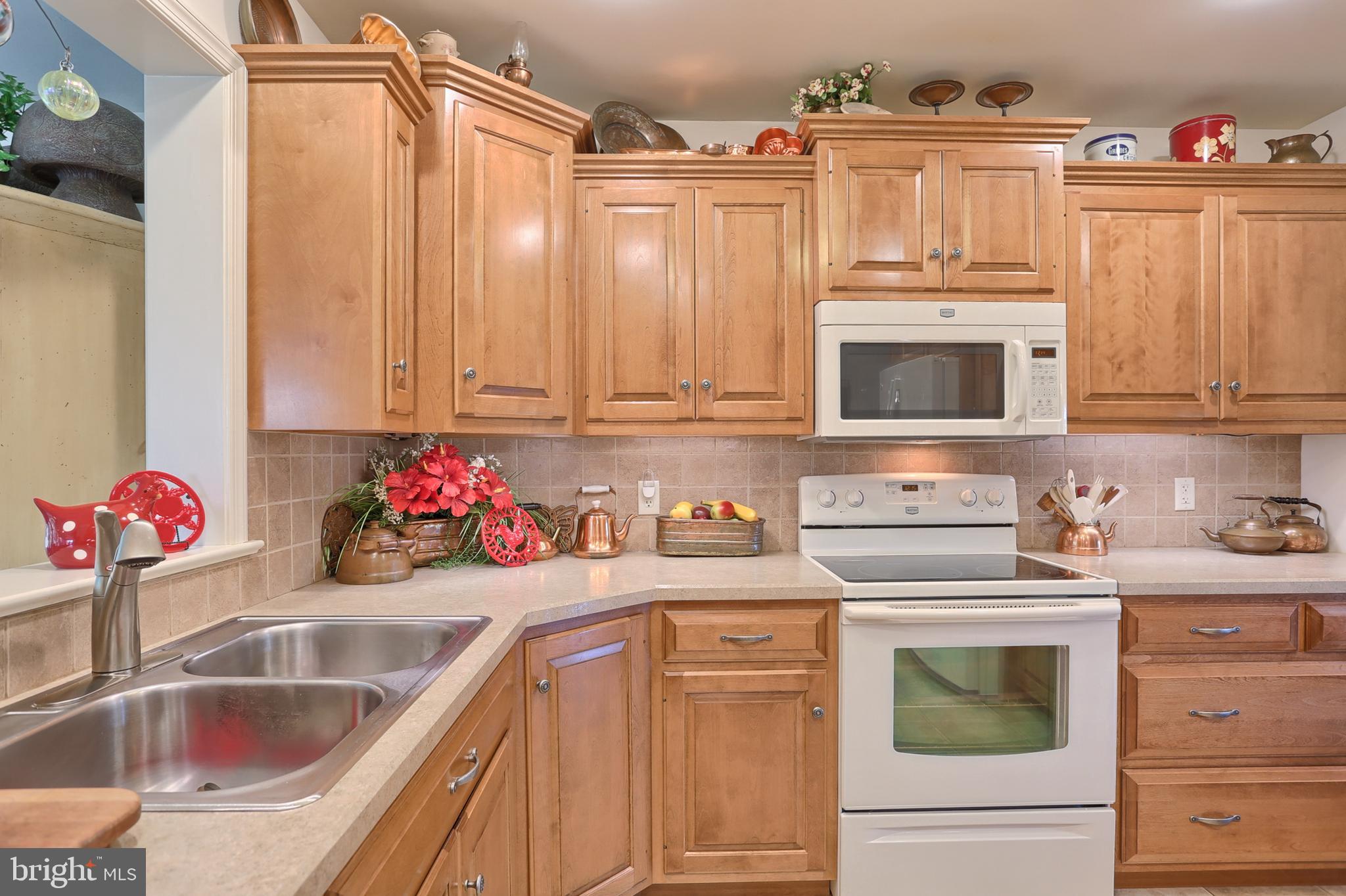 1508 Rolling Meadow Road Lebanon, PA 17046 - Photo 18 of 48 Kitchen with soft close cabinetry