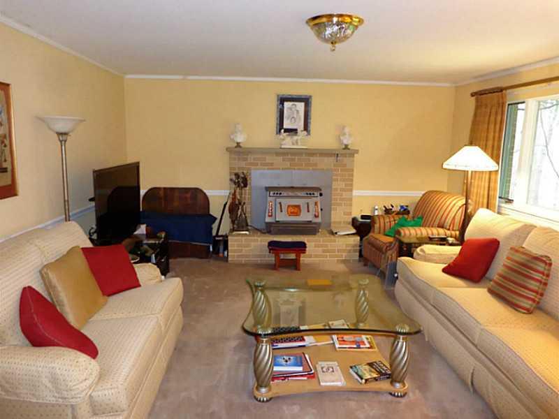 135 Laurel Crest Road Somerset, PA 15501 - Photo 4 of 25 Den/Family/Great Room.