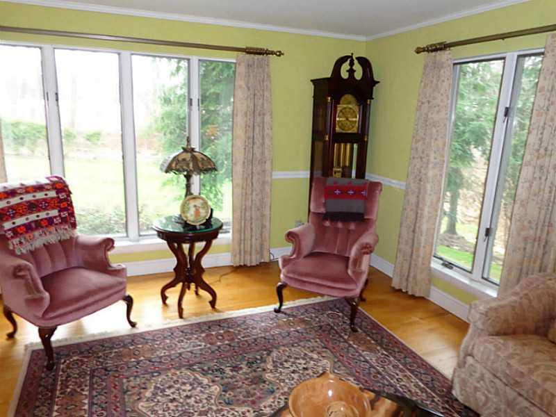 135 Laurel Crest Road Somerset, PA 15501 - Photo 5 of 25 Living Room.