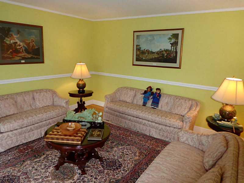 135 Laurel Crest Road Somerset, PA 15501 - Photo 9 of 25 Living Room.