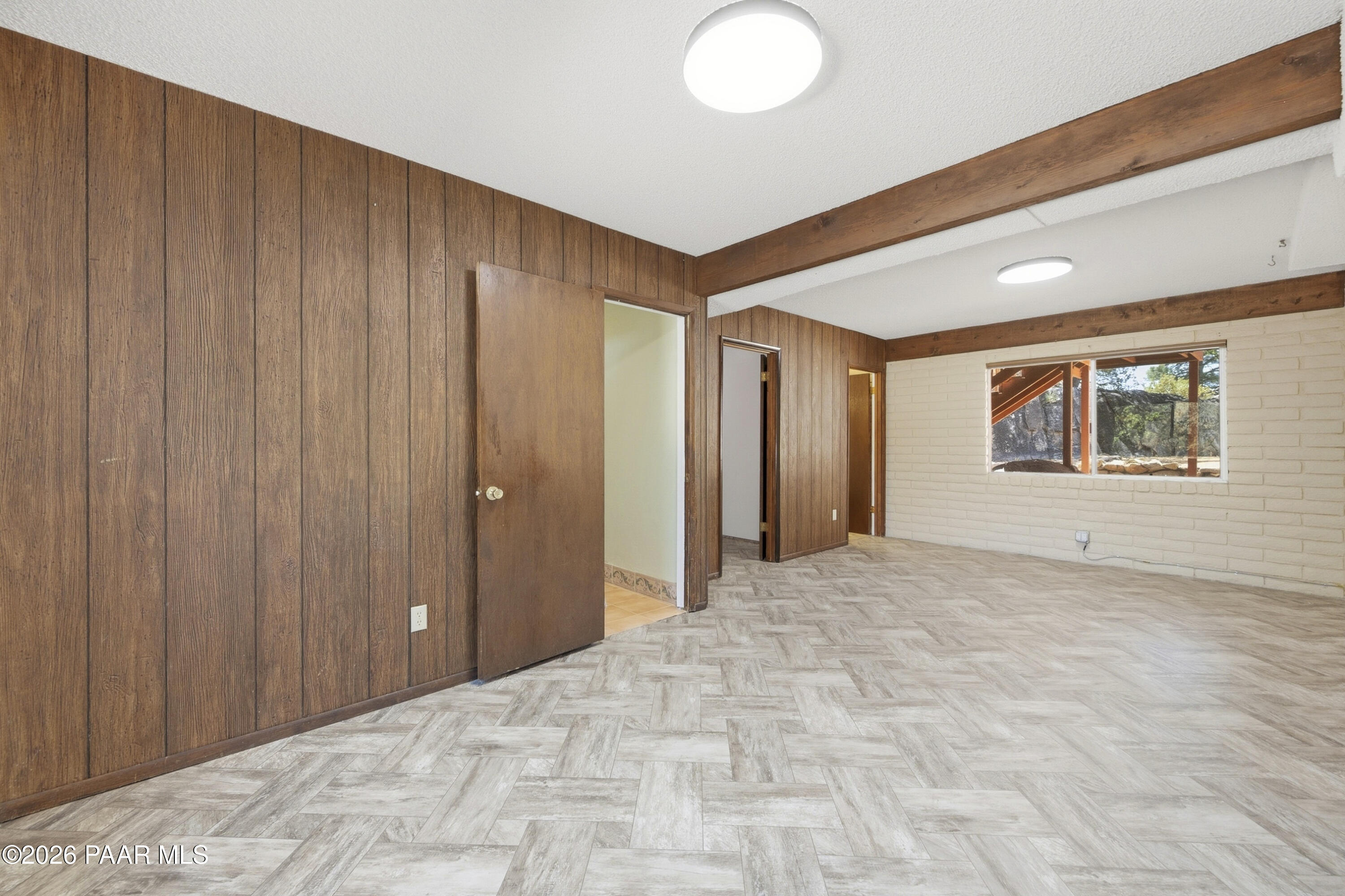 1775 Grandview Road Prescott, AZ 86305 - Photo 25 of 42 a view of an empty room and window