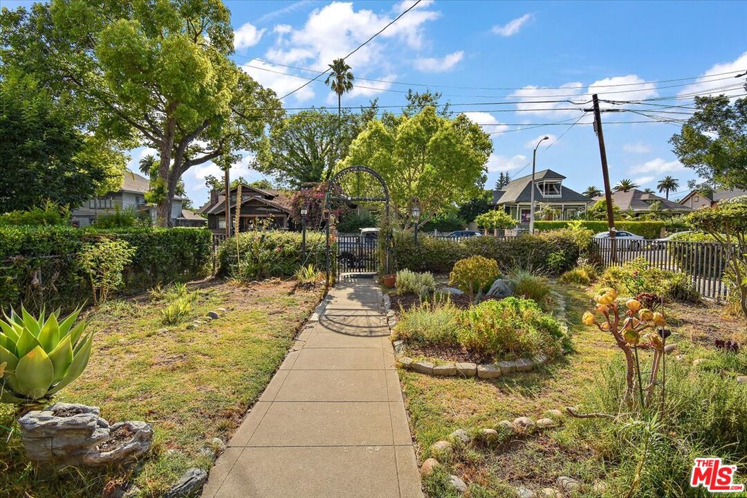 448 North Summit Avenue Pasadena, CA 91103 - Photo 2 of 16 a view of a backyard