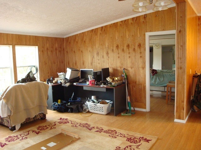 375 Big Red Road Ronceverte, WV 24970 - Photo 22 of 32 Living Room