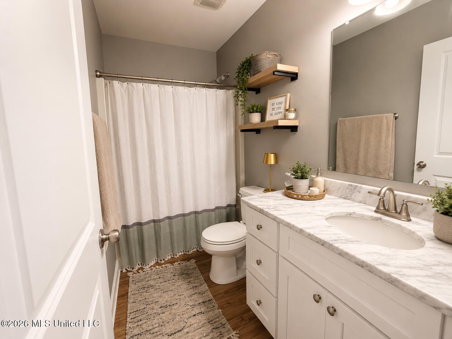 264 Forrest Avenue Biloxi, MS 39530 - Photo 9 of 15 bathroom