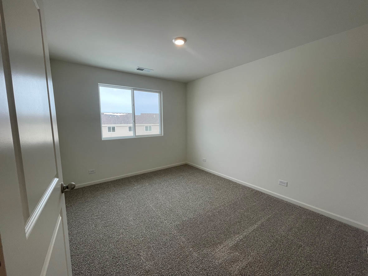 778 Westbury Drive Cary, IL 60013 - Photo 20 of 29 an empty room with windows