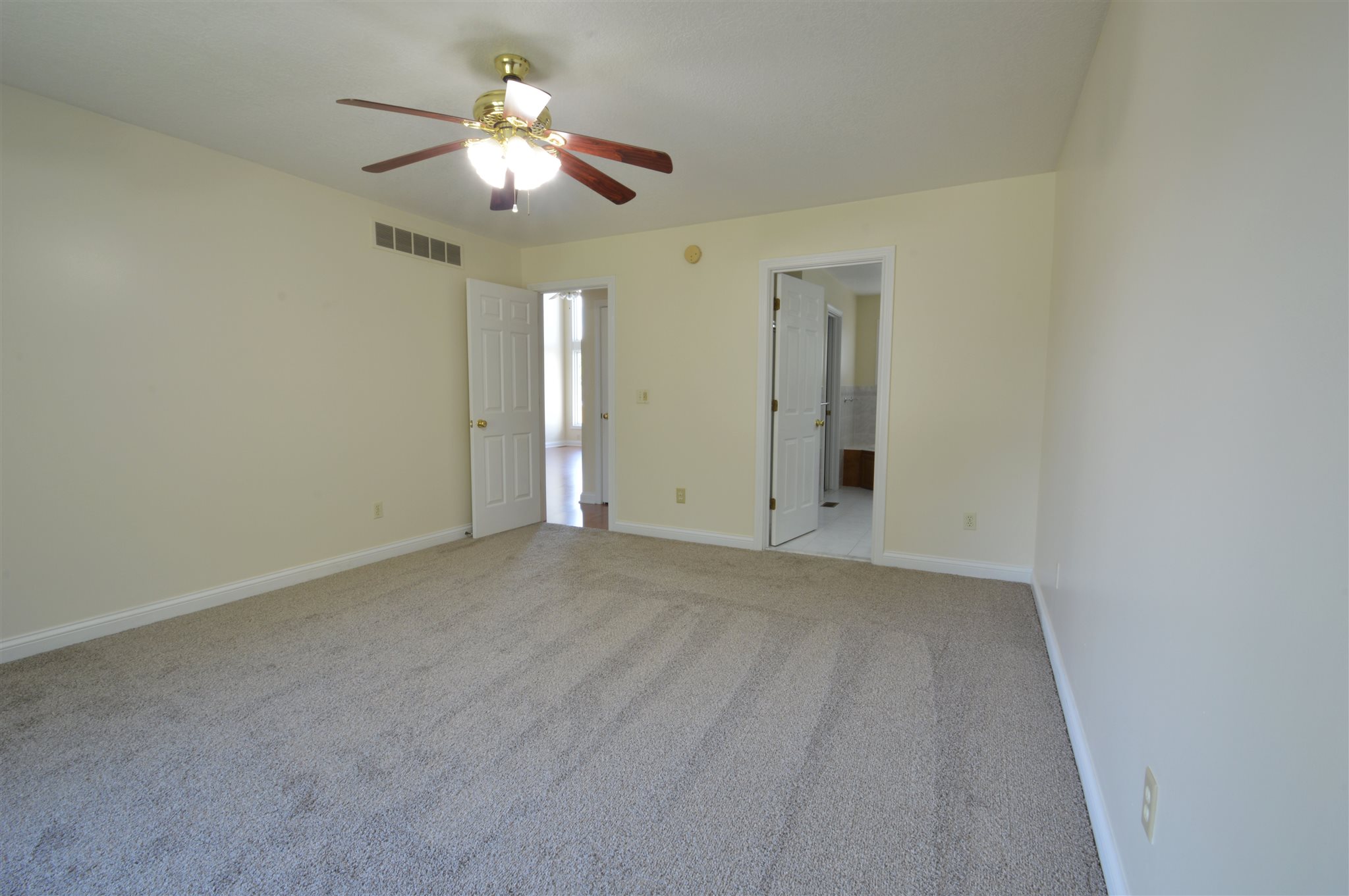 10424 Bitterroot Court Fort Wayne, IN 46804 - Photo 13 of 34 Gallery Image 13