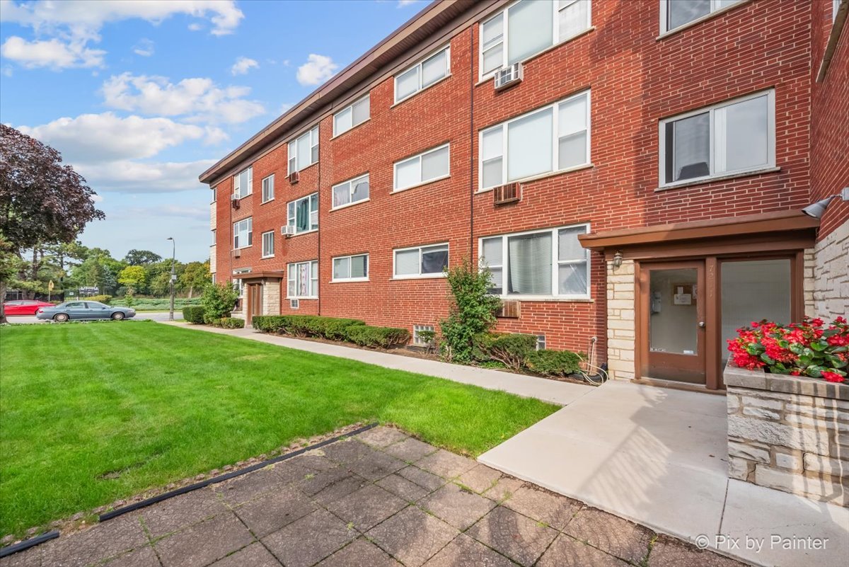 7211 Division Street, Unit C2 River Forest, IL 60305 - Photo 18 of 22 a view of a building with a yard