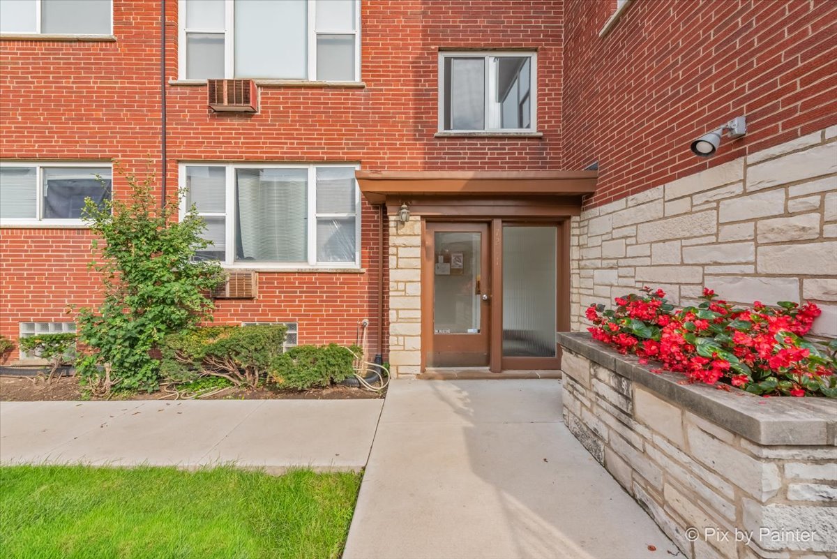 7211 Division Street, Unit C2 River Forest, IL 60305 - Photo 19 of 22 front view of a house