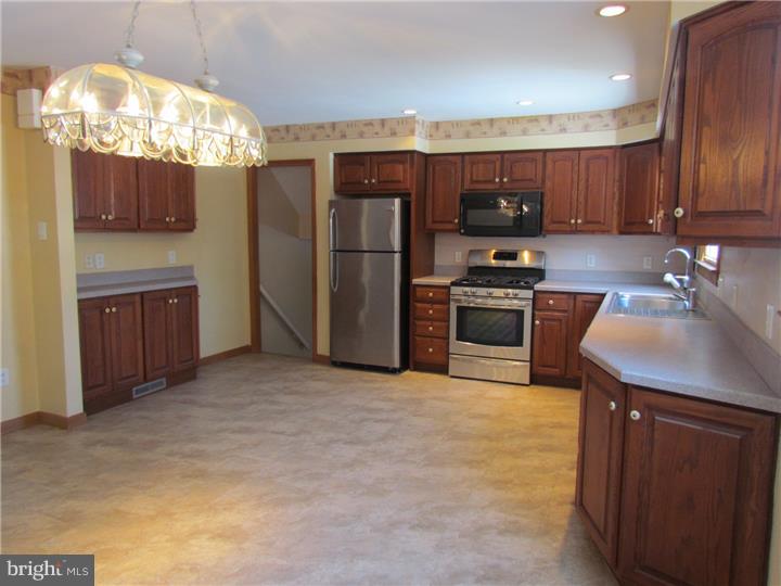 974 Mueller Road Warminster, PA 18974 - Photo 3 of 25 Gallery Image 3