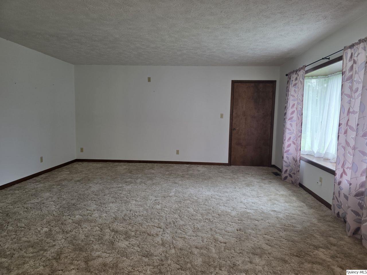502 North Chestnut Street Versailles, IL 62378 - Photo 14 of 32 an empty room with windows