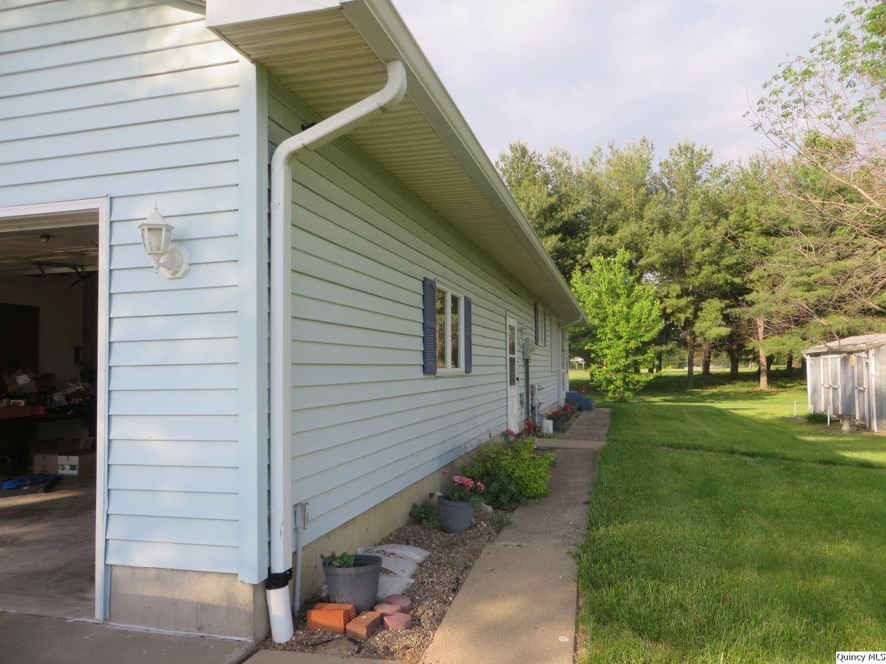 502 North Chestnut Street Versailles, IL 62378 - Photo 5 of 32 a front view of a house with garden