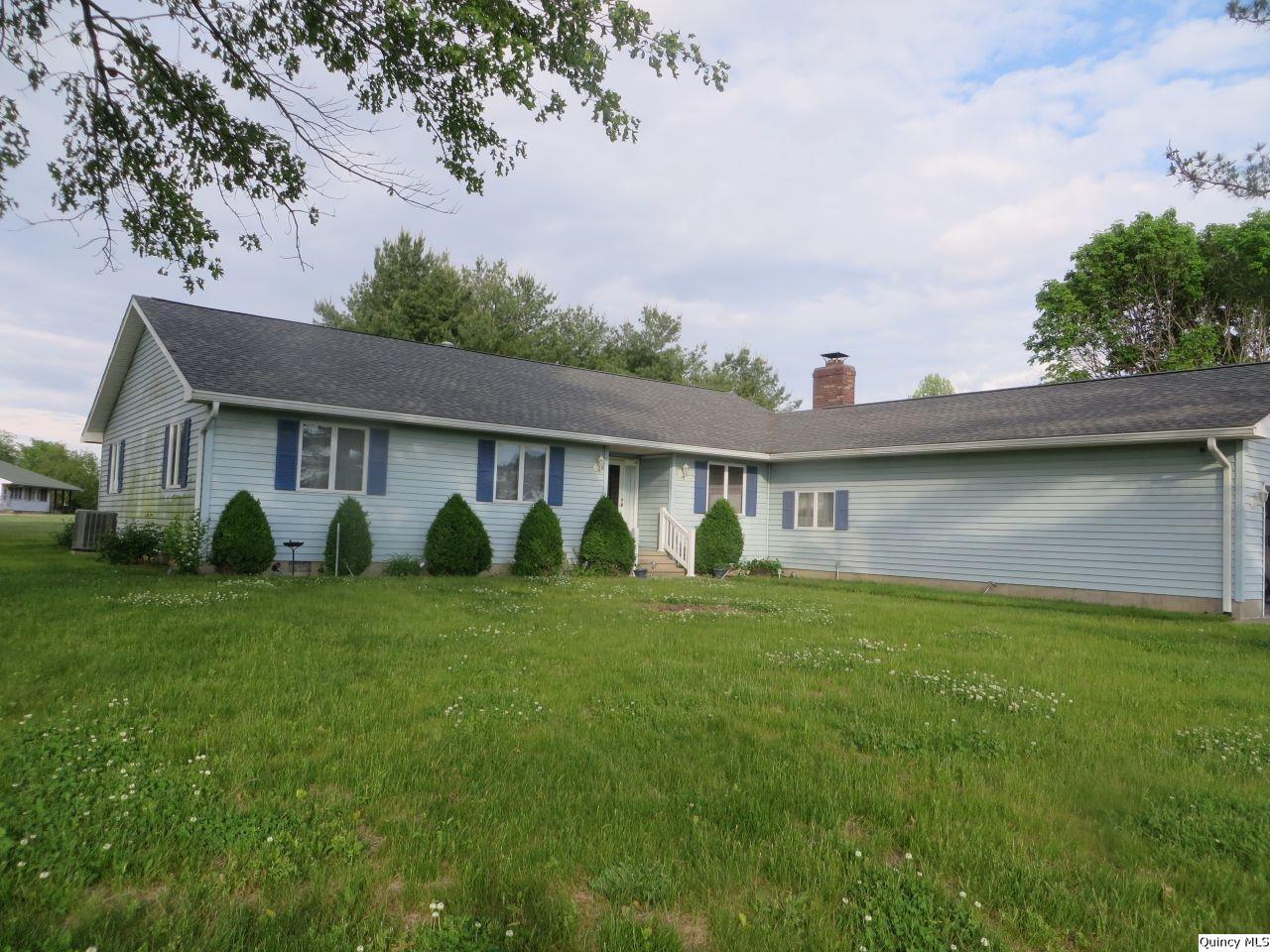 502 North Chestnut Street Versailles, IL 62378 - Photo 6 of 32 a front view of a house with a yard