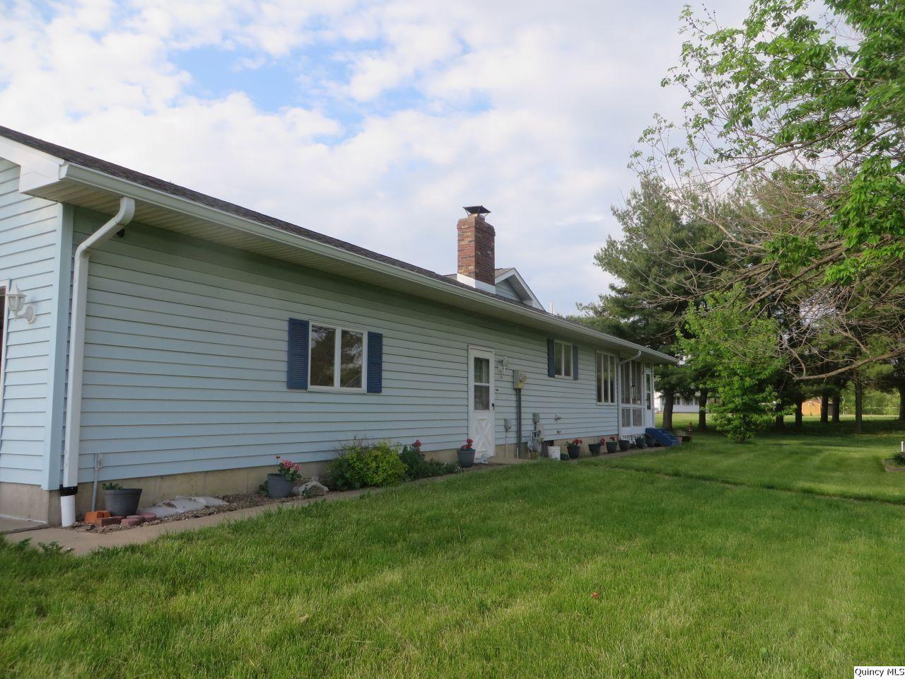 502 North Chestnut Street Versailles, IL 62378 - Photo 7 of 32 a front view of house with yard and green space