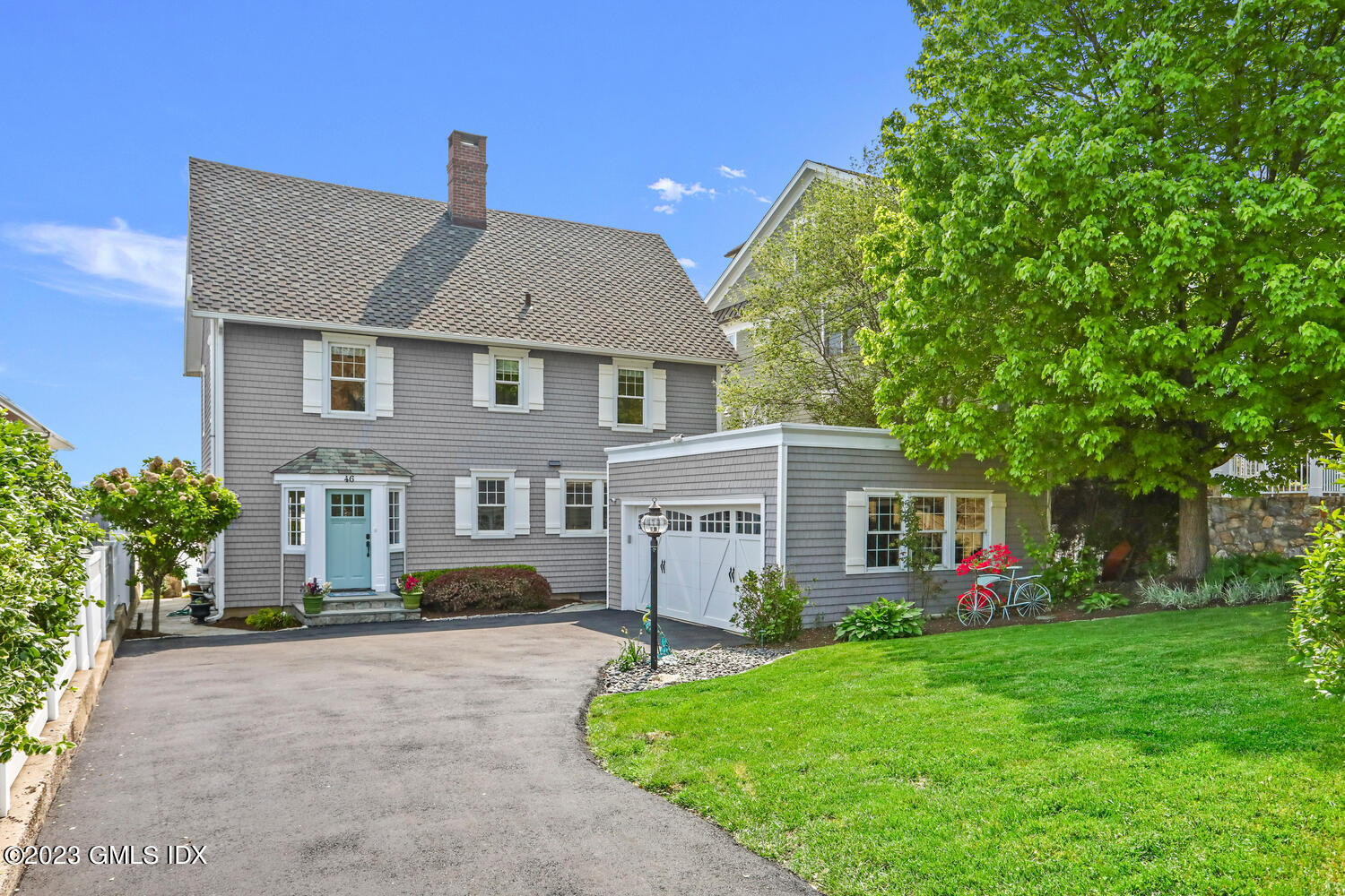 46 Ocean Drive North Stamford, CT 06902 - Photo 4 of 34 a front view of house with yard and green space