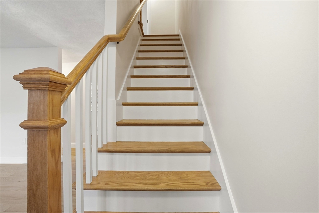 24 Deer Path, Unit 5 Maynard, MA 01754 - Photo 3 of 36