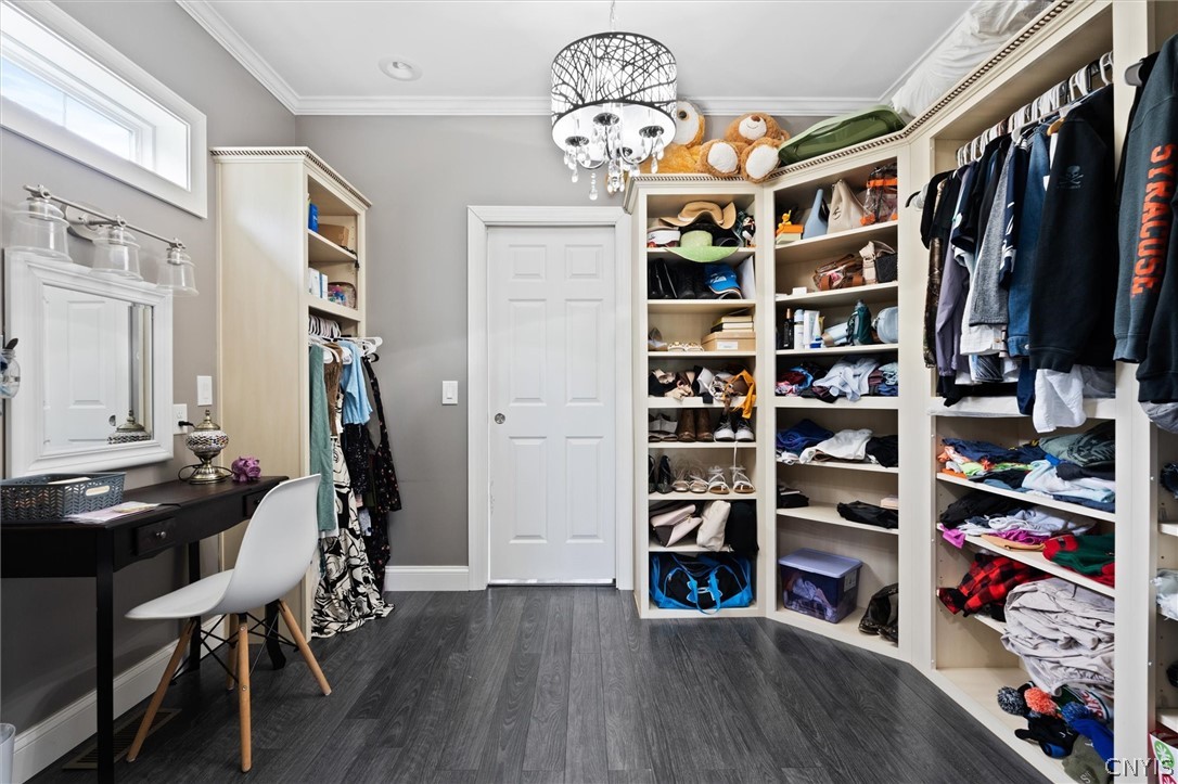 5918 McKinley Road Cicero, NY 13039 - Photo 21 of 50 1st Floor Primary Suite Closet.