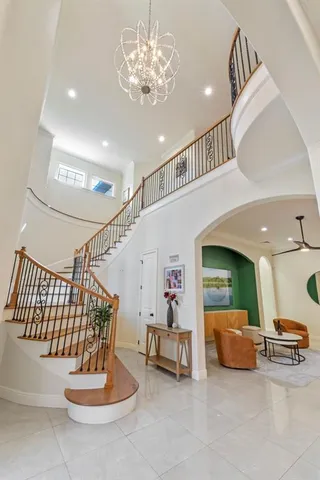 a view of entryway with livingroom