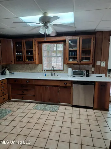 $2,350 | 171 St Charles Avenue, Biloxi, MS 39530