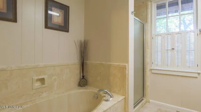 $2,350 | 171 St Charles Avenue, Biloxi, MS 39530