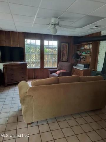 $2,350 | 171 St Charles Avenue, Biloxi, MS 39530