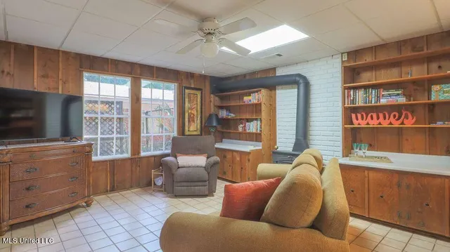 $2,350 | 171 St Charles Avenue, Biloxi, MS 39530