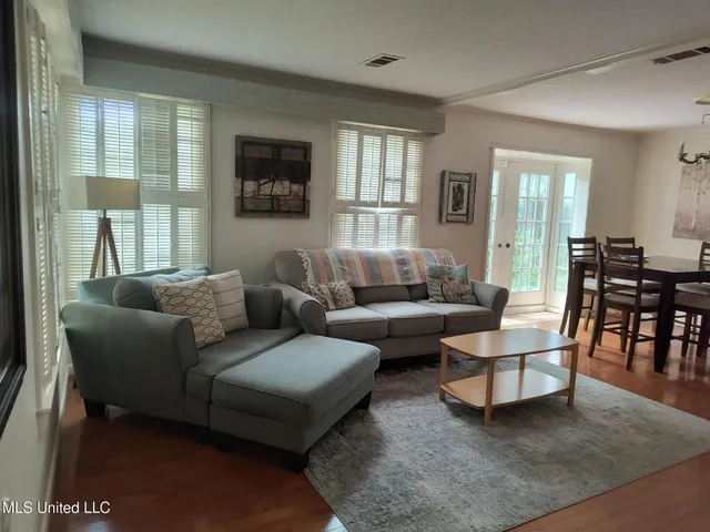 $2,350 | 171 St Charles Avenue, Biloxi, MS 39530