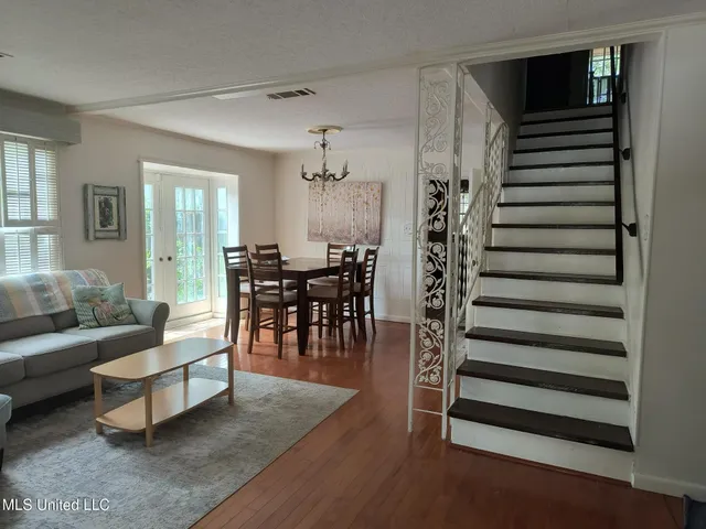 $2,350 | 171 St Charles Avenue, Biloxi, MS 39530