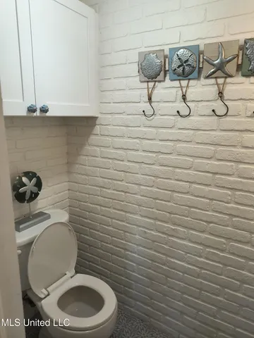 $2,350 | 171 St Charles Avenue, Biloxi, MS 39530