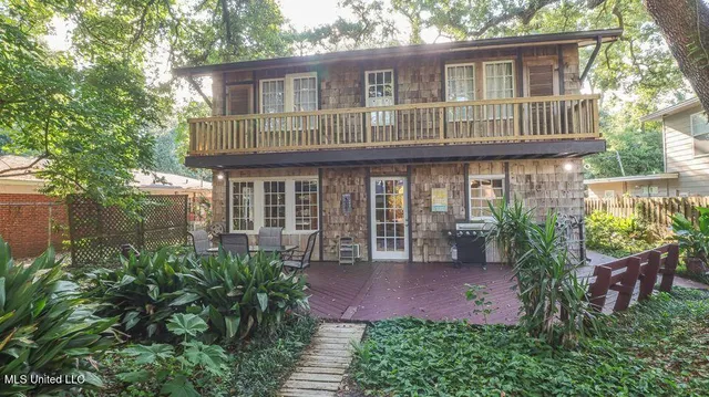 $2,350 | 171 St Charles Avenue, Biloxi, MS 39530