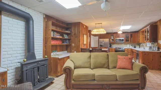 $2,350 | 171 St Charles Avenue, Biloxi, MS 39530