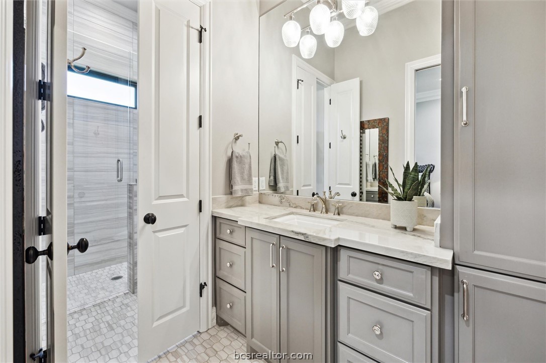 5202 Bourrone Court Bryan, TX 77802 - Photo 32 of 43 Guest Bathroom #2