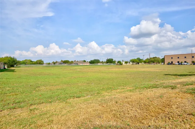 a view of an ocean and houses with outdoor space