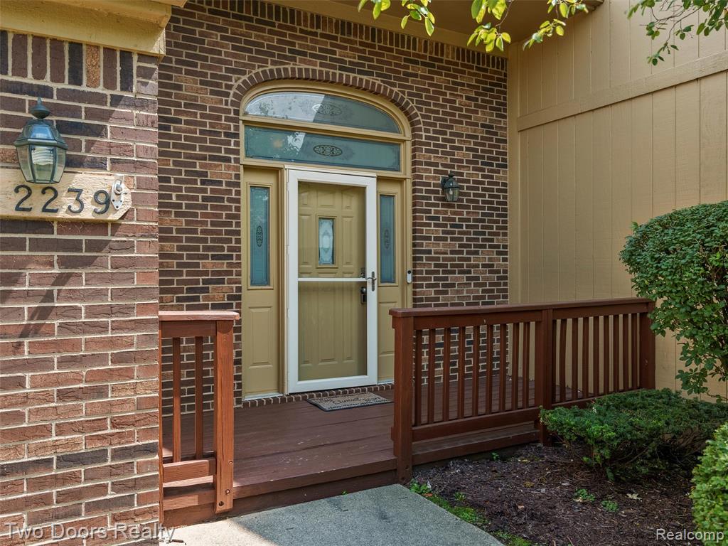 2239 Crystal Drive Rochester Hills, MI 48309 - Photo 3 of 42