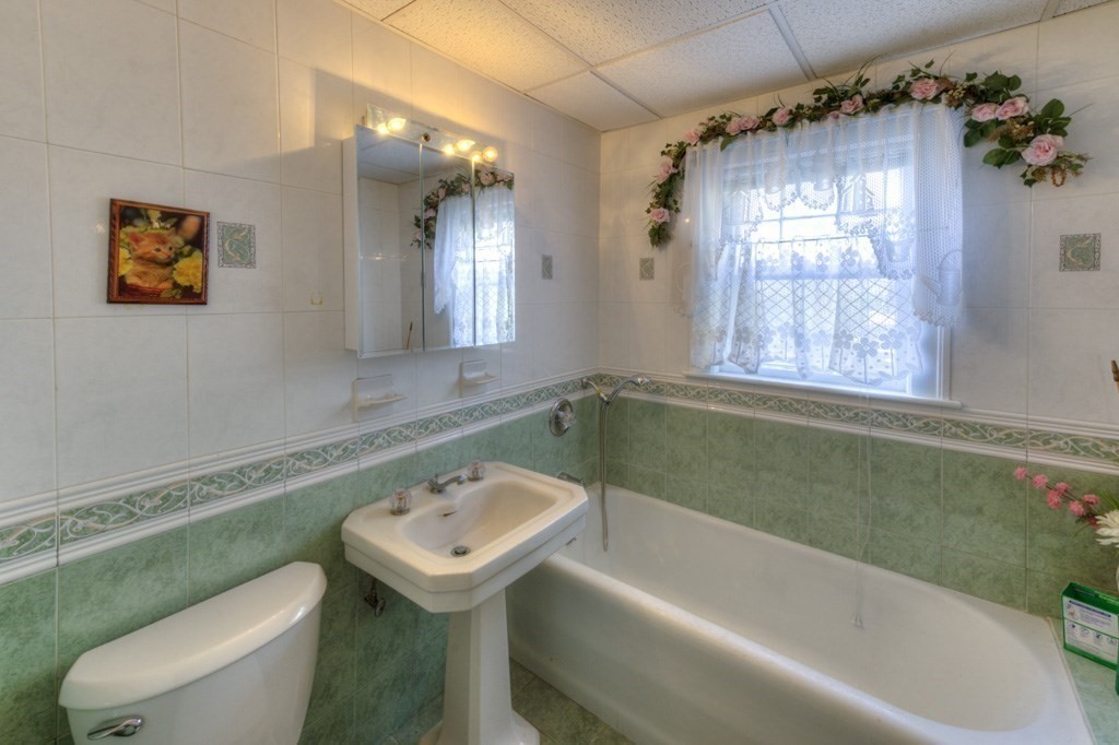 3 Longfellow Road Worcester, MA 01602 - Photo 33 of 33 a bathroom with a sink a toilet and a bathtub