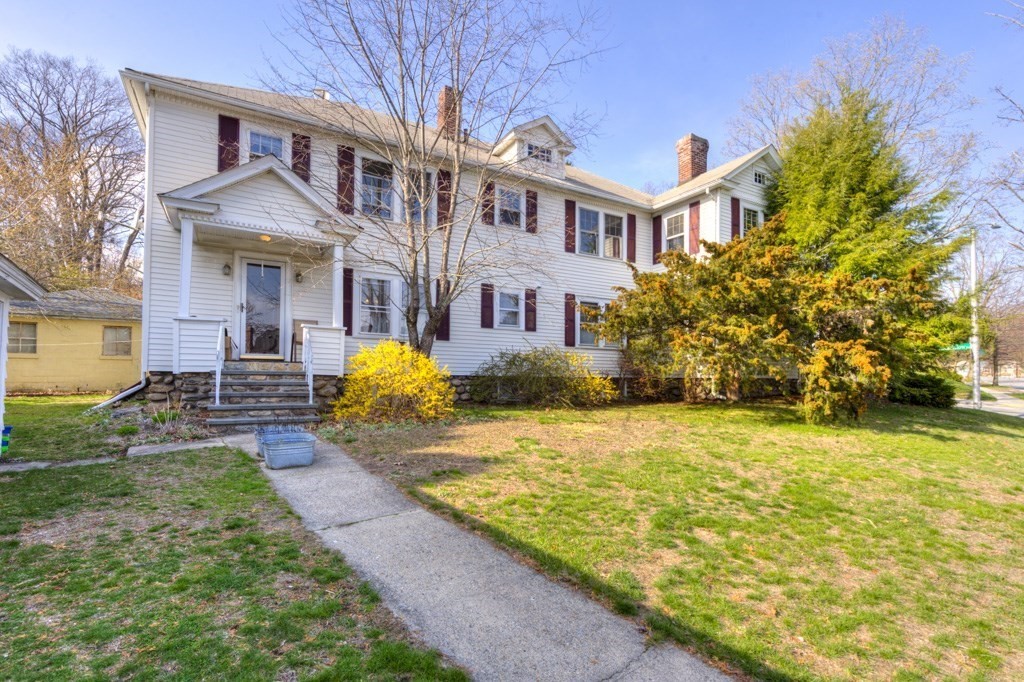 3 Longfellow Road Worcester, MA 01602 - Photo 6 of 33 a front view of house with yard