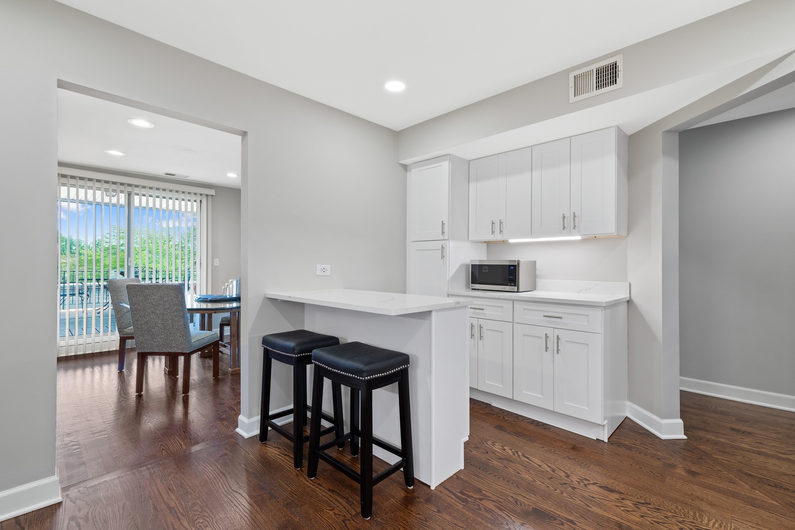 3950 Dundee Road, Unit 305 Northbrook, IL 60062 - Photo 6 of 26