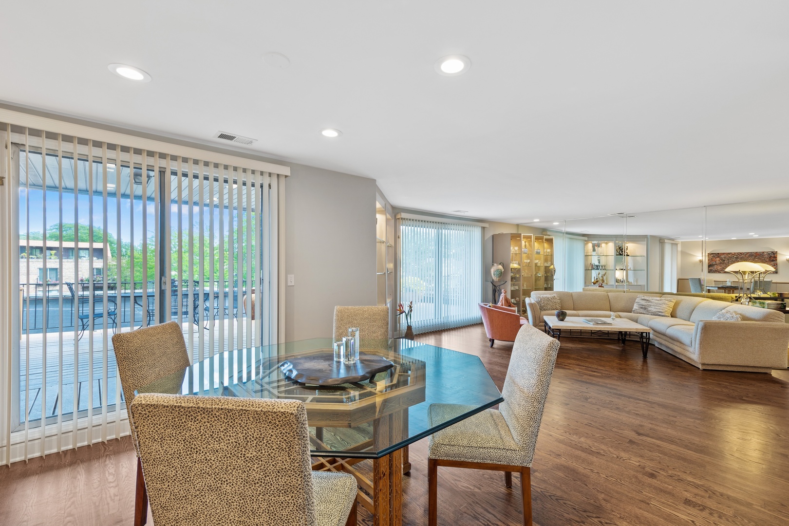 3950 Dundee Road, Unit 305 Northbrook, IL 60062 - Photo 7 of 26