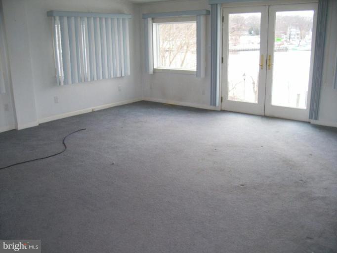 238 Beachwood Road Pasadena, MD 21122 - Photo 3 of 8 Living Room