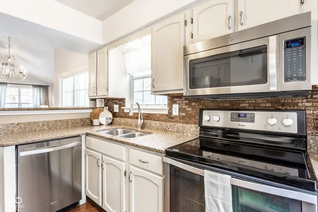 $275,000 | 9677 Pine Ridge E Drive, Fishers, IN 46038