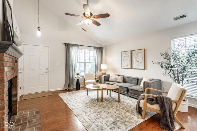 $275,000 | 9677 Pine Ridge E Drive, Fishers, IN 46038