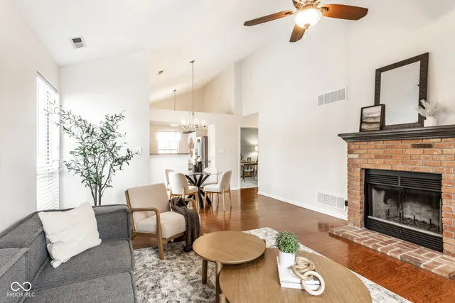 $275,000 | 9677 Pine Ridge E Drive, Fishers, IN 46038