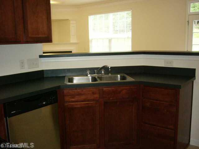 2233 Rindle Drive High Point, NC 27262 - Photo 7 of 16 Kitchen.